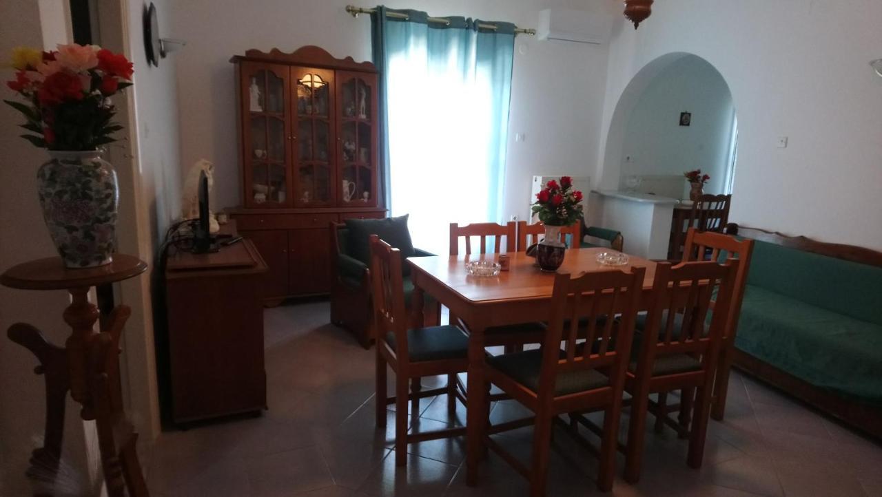 Vacation House In Stroggili Agios Ioannis Peristerion Exteriör bild